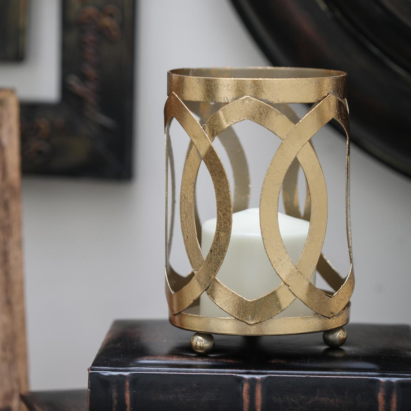 Gold Metal Pillar Room Hurricane Lamp