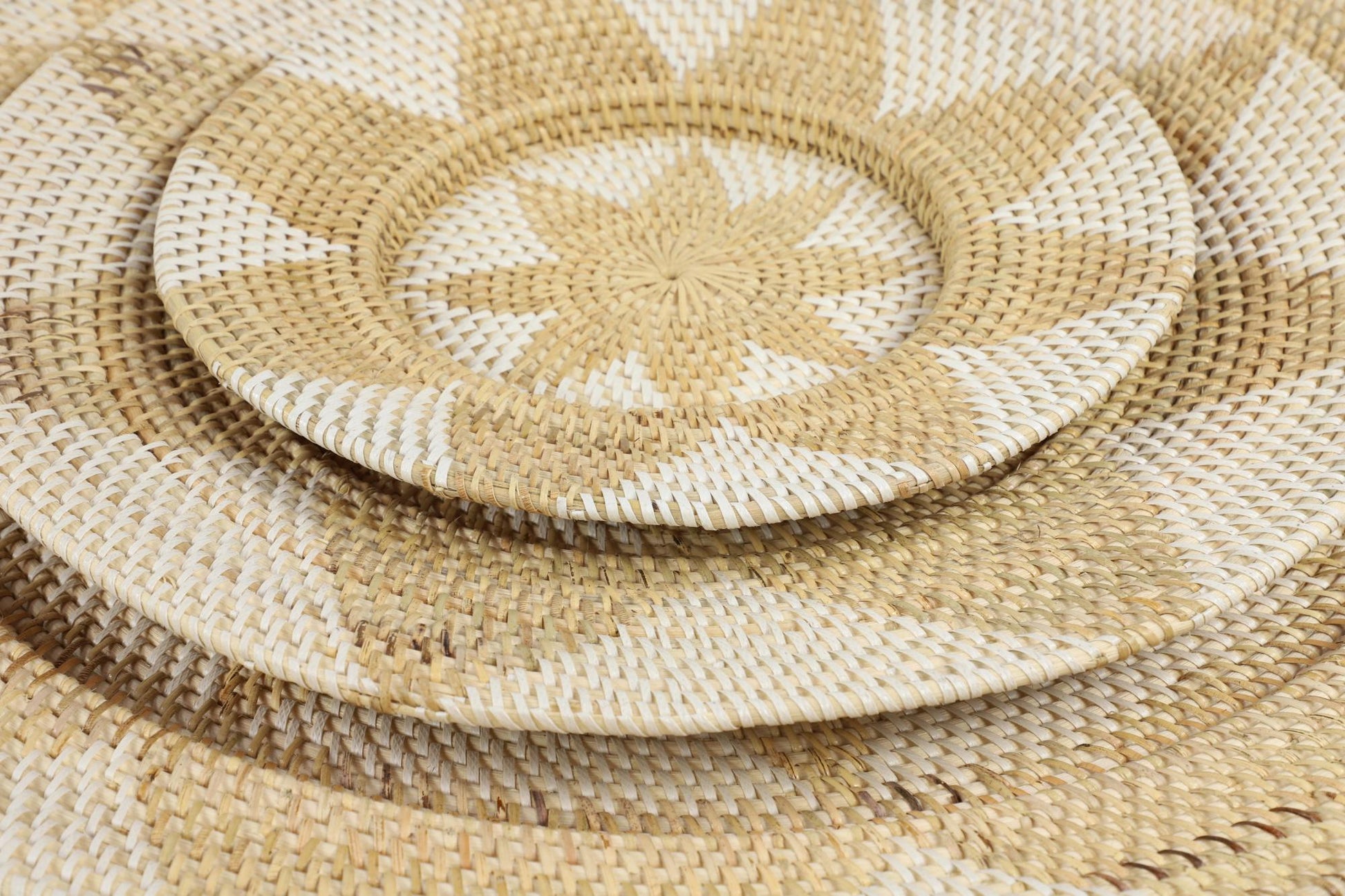 Set of 3 Plate Rattan Handmade Woven Basket Home Wall Decor Set of 3 28", 20", 14"W