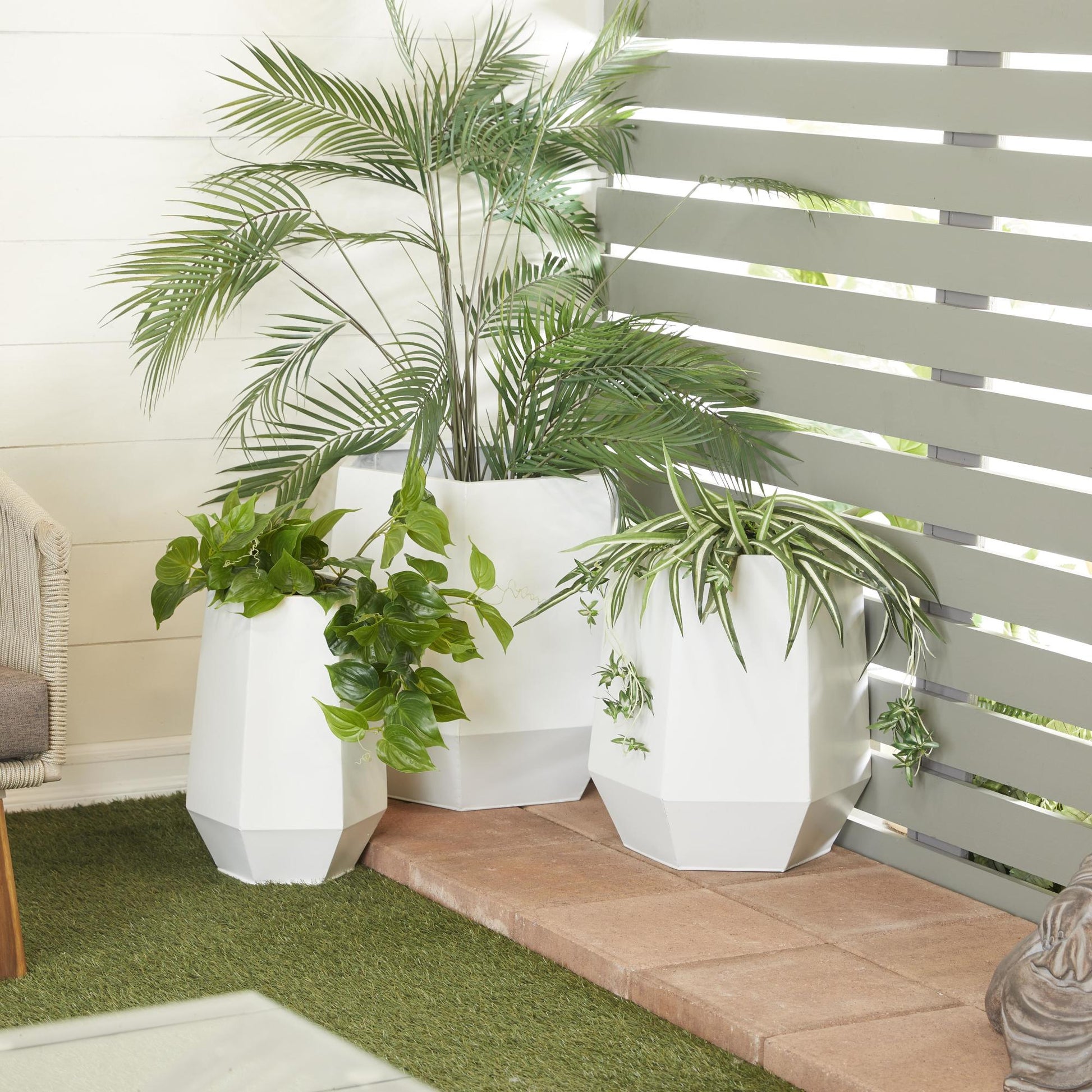 CosmoLiving by Cosmopolitan Set of 3 Metal Indoor Outdoor Planter