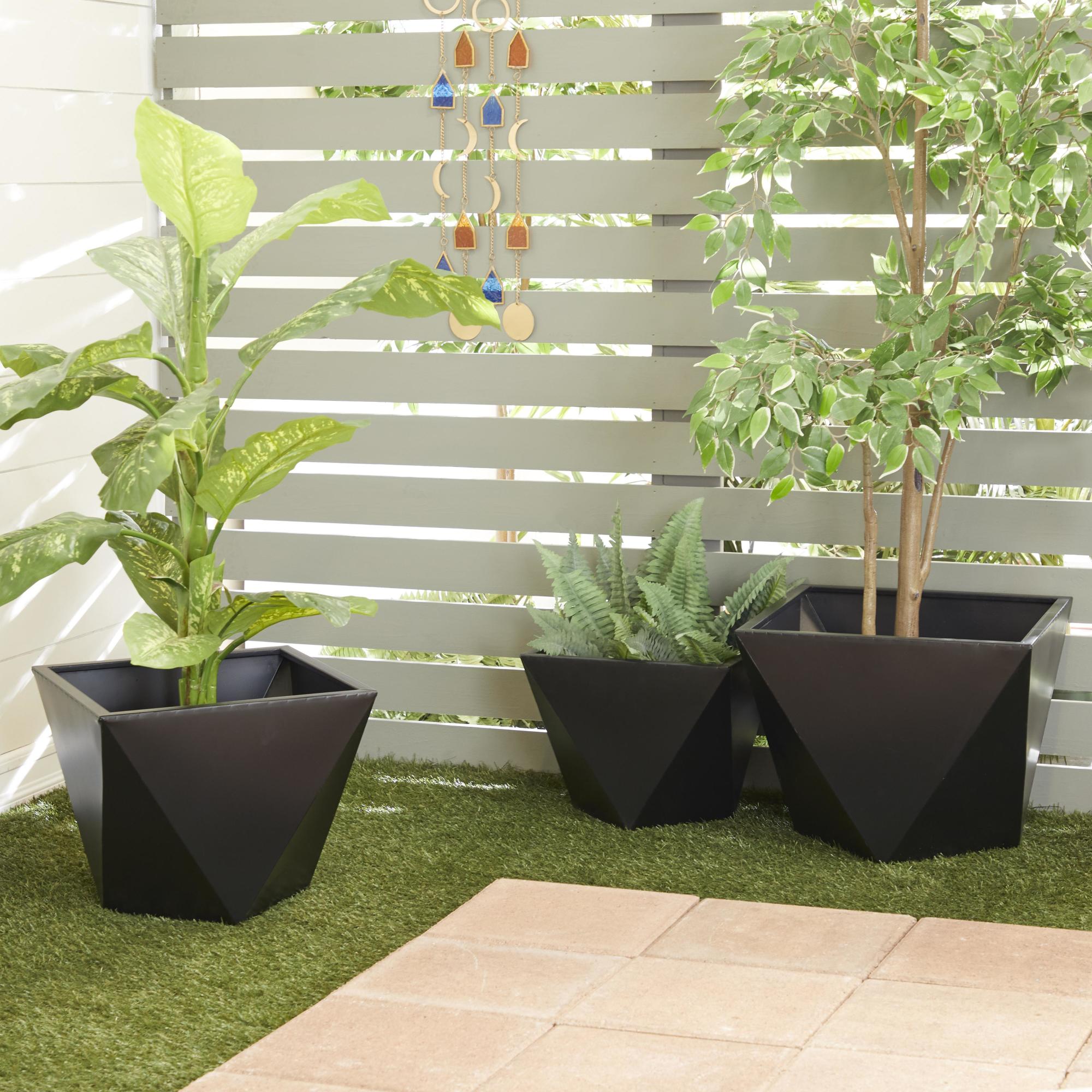CosmoLiving by Cosmopolitan Set of 3 Metal Indoor Outdoor Planter