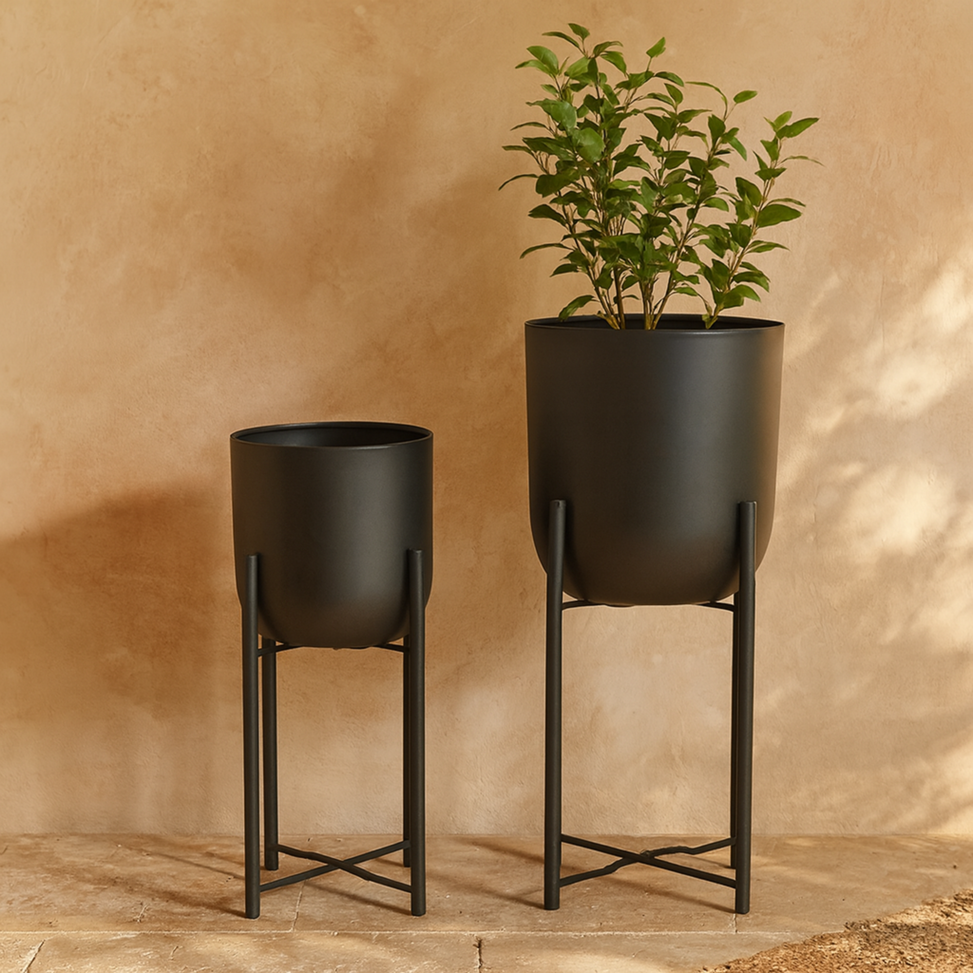 CosmoLiving by Cosmopolitan Set of 2 Black Metal Indoor Outdoor Planter with Removable Stand