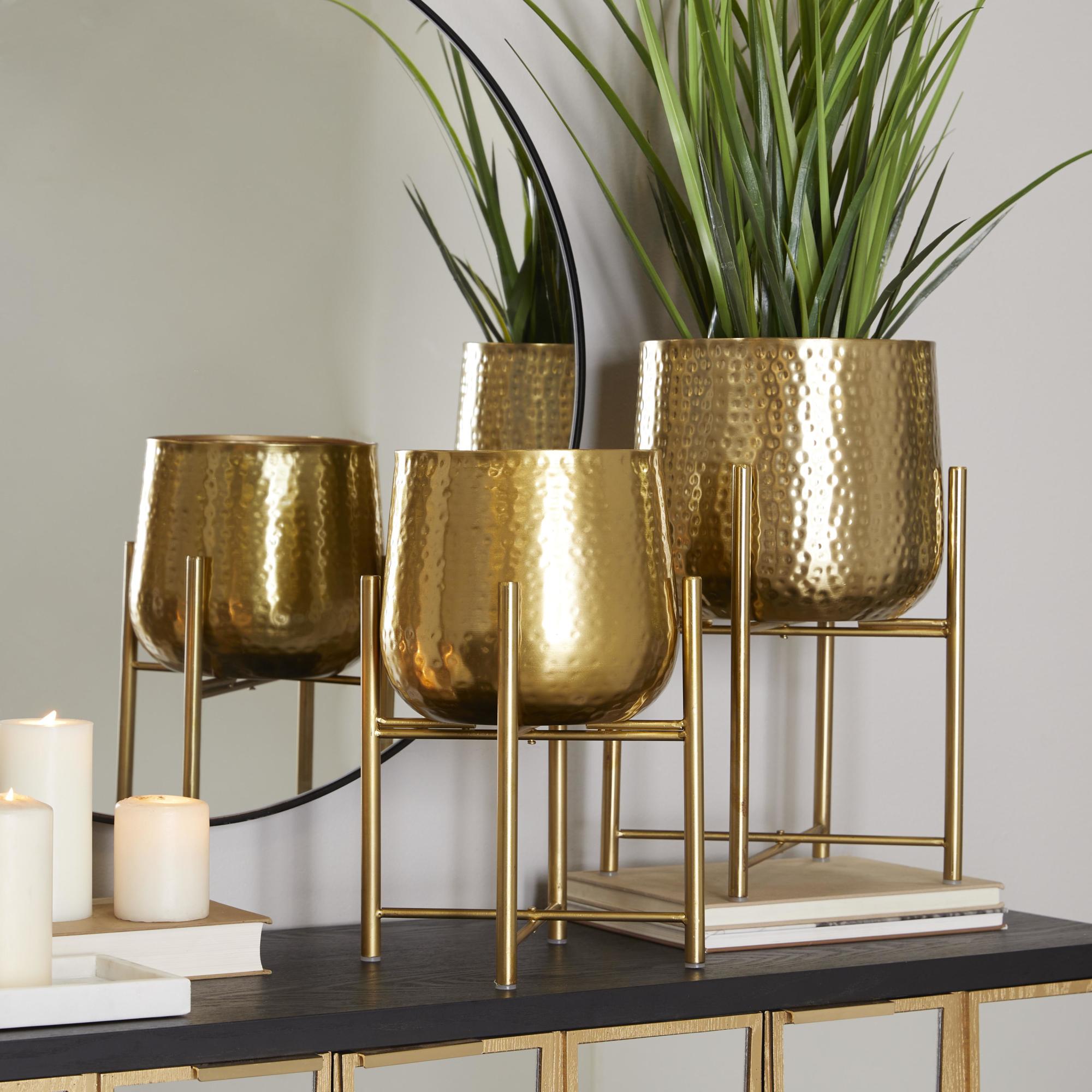 CosmoLiving by Cosmopolitan Set of 2 Metal Hammered Indoor Outdoor Planter with Removable Stand