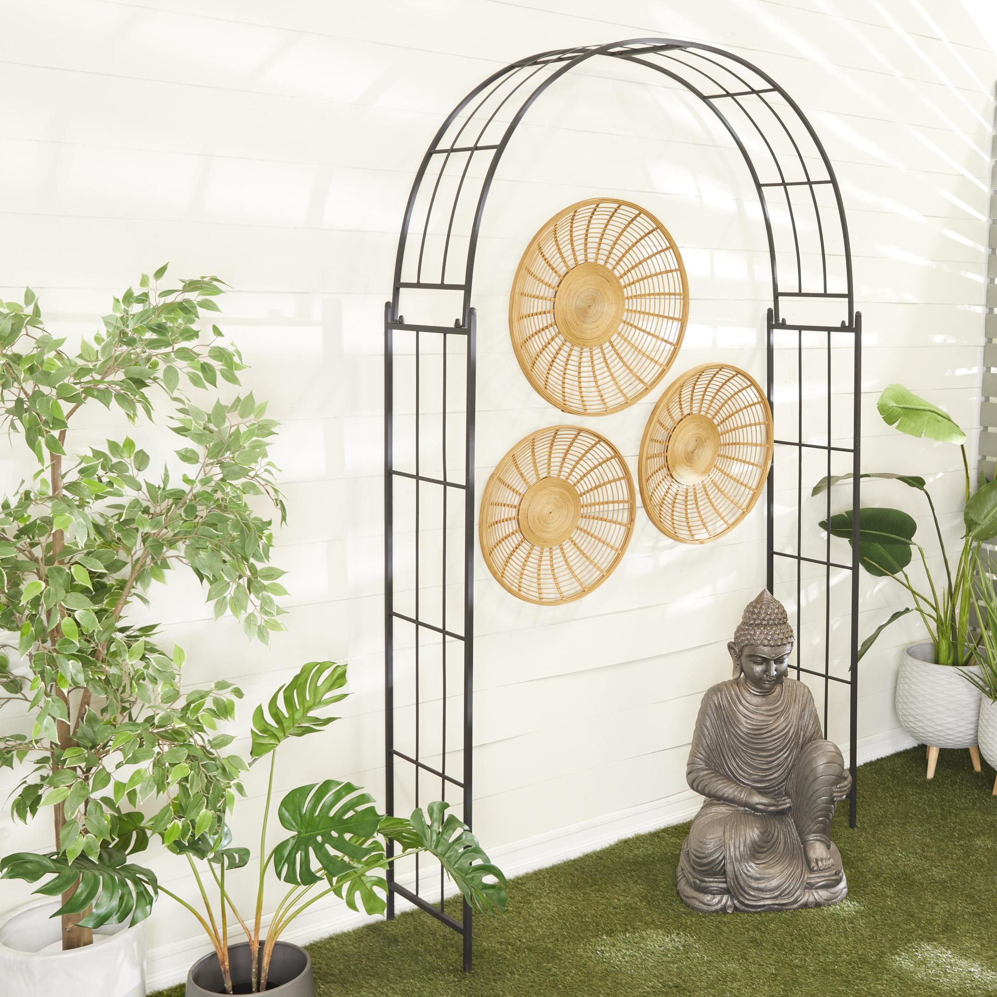 Metal Indoor Outdoor Arched Indoor Outdoor Garden Arbor with Lattice Work Sides