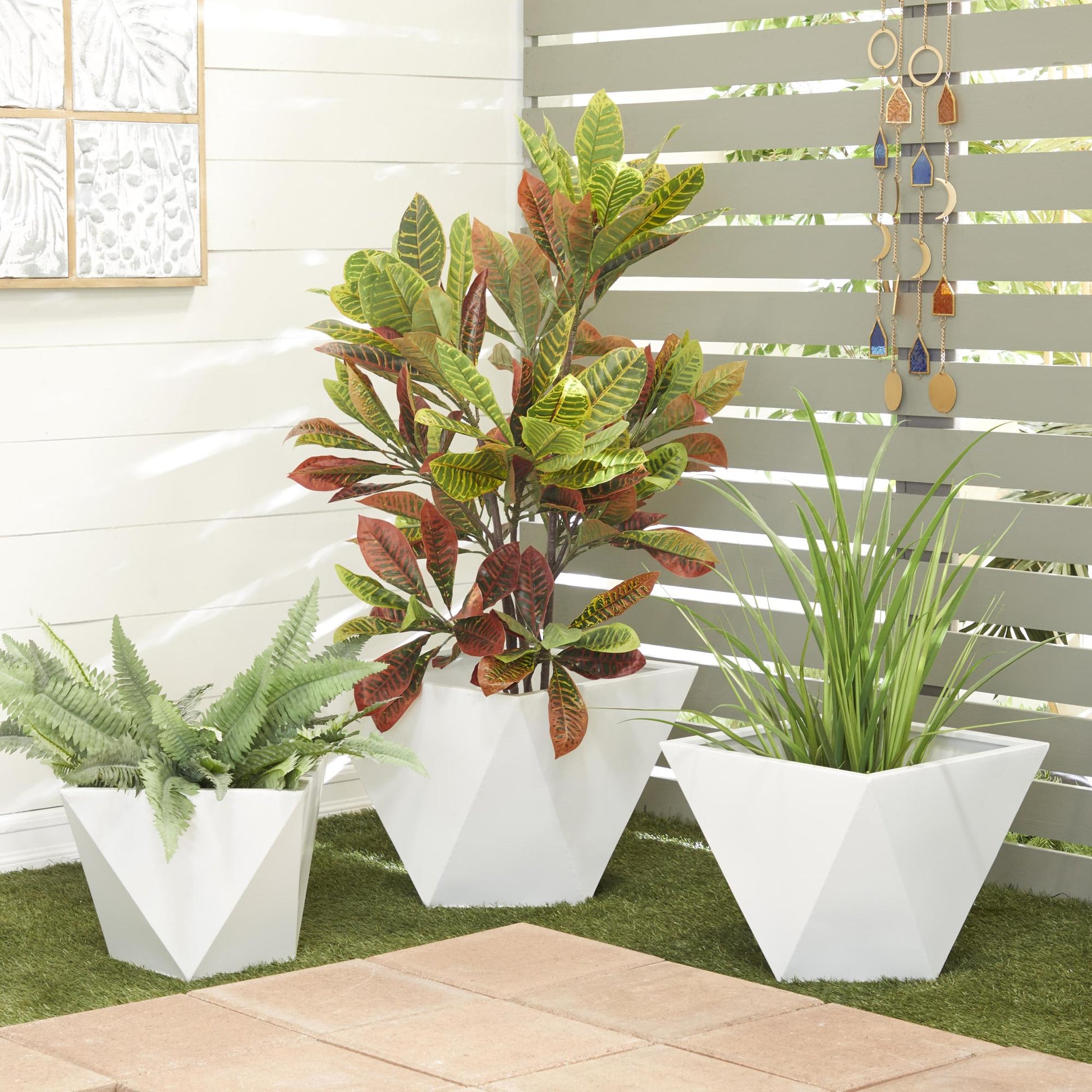 CosmoLiving by Cosmopolitan Set of 3 Metal Indoor Outdoor Planter