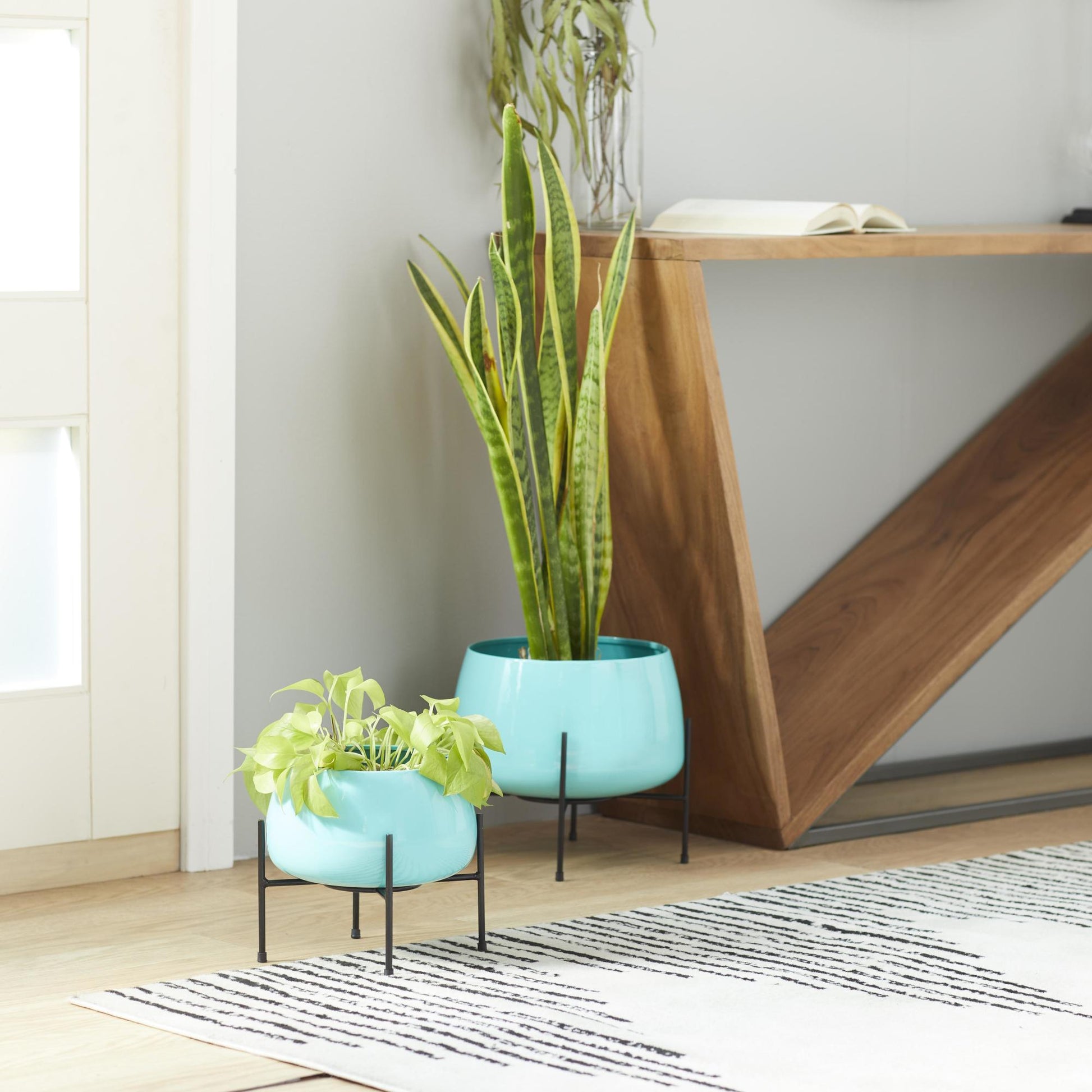 Set of 2 Metal Rounded Dome Indoor Outdoor Planter with Removable Stand