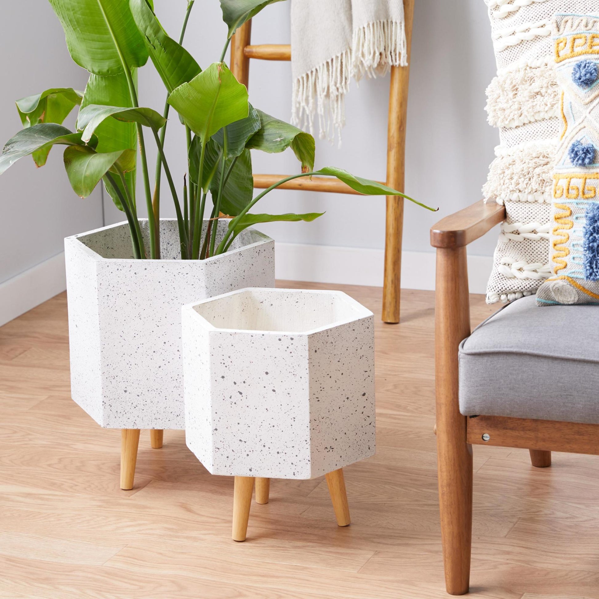 Set of 2 White Magnesium Oxide Planter