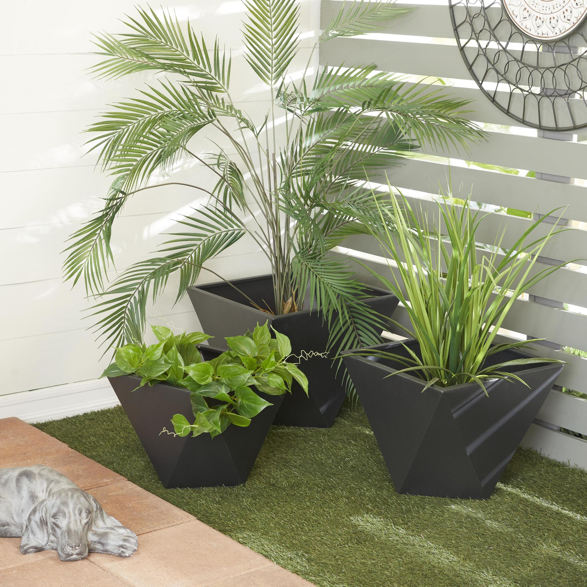 CosmoLiving by Cosmopolitan Set of 3 Metal Indoor Outdoor Planter