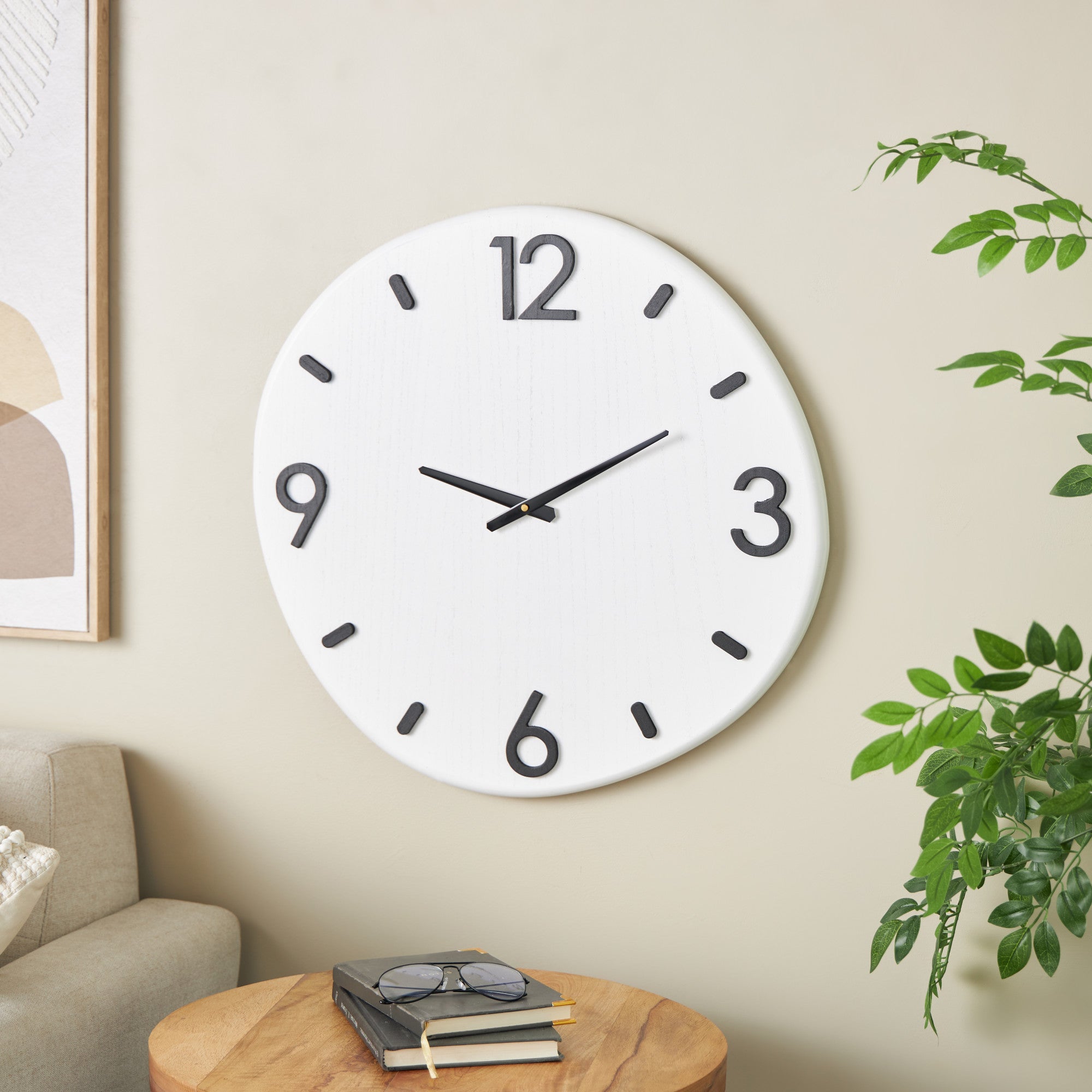 White Wood Round Decorative Wall Clock with Black Hands and Numbers