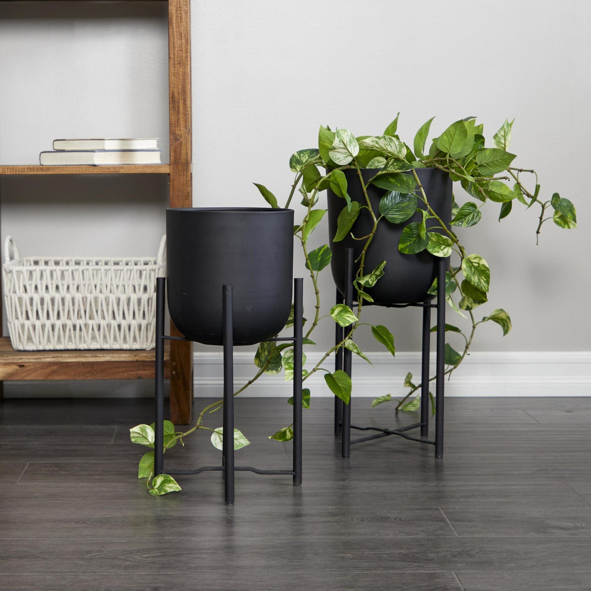 CosmoLiving by Cosmopolitan Set of 2 Black Metal Indoor Outdoor Planter with Removable Stand