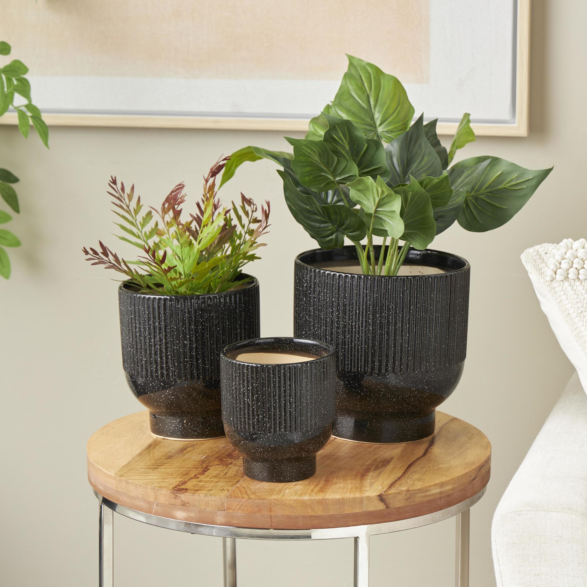 Set of 3 Ceramic Speckled Indoor Outdoor Planter with Linear Grooves and Tapered Bases Set of 3 9", 8", 6"H