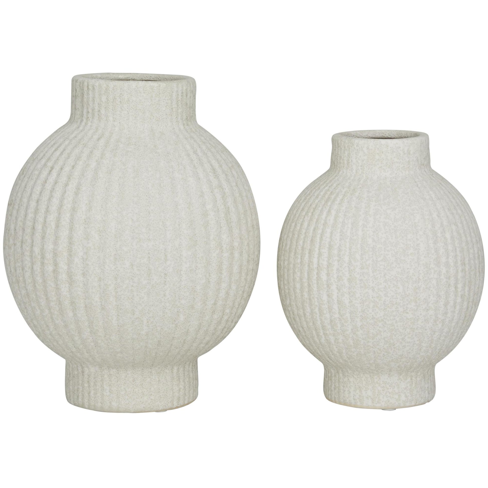 CosmoLiving by Cosmopolitan Set of 2 Ceramic Ribbed Decorative Vase