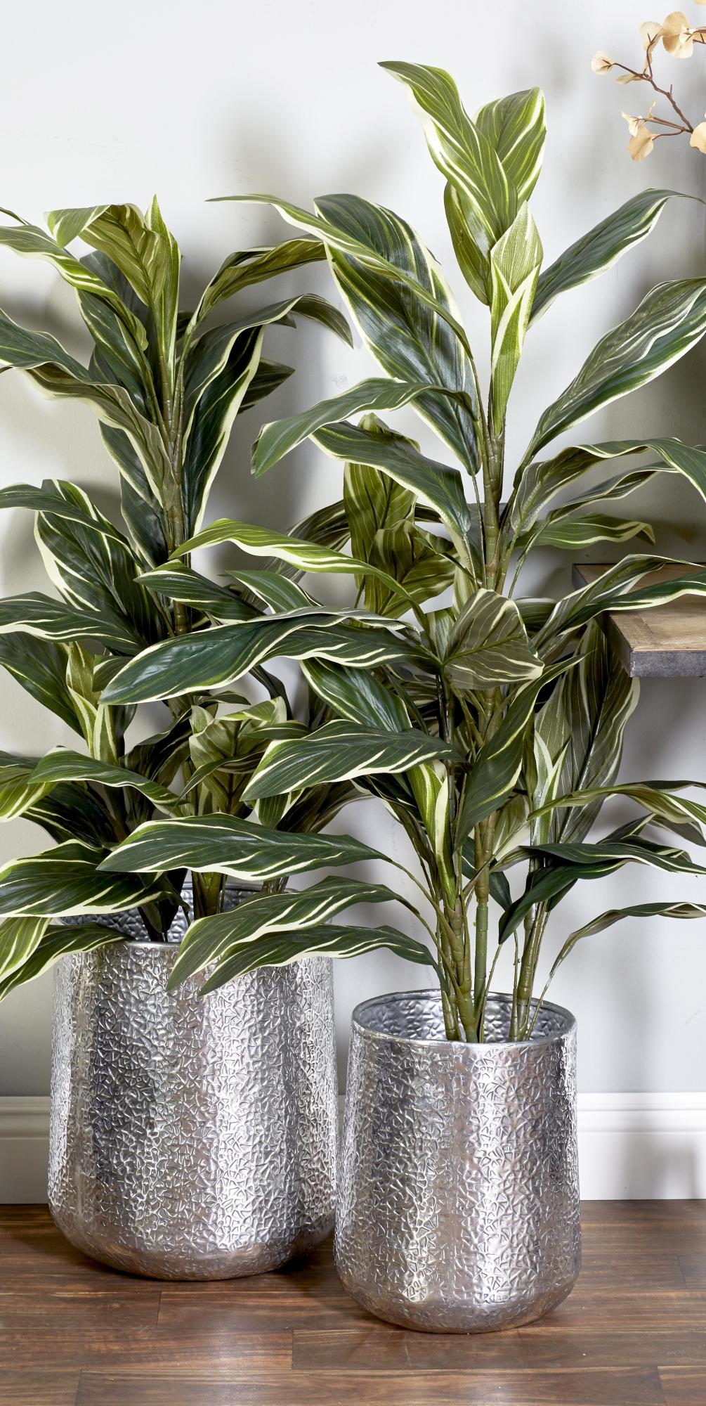 Set of 3 Aluminum Metal Indoor Outdoor Planter with Hammered Design Set of 3 12", 16", 20"H