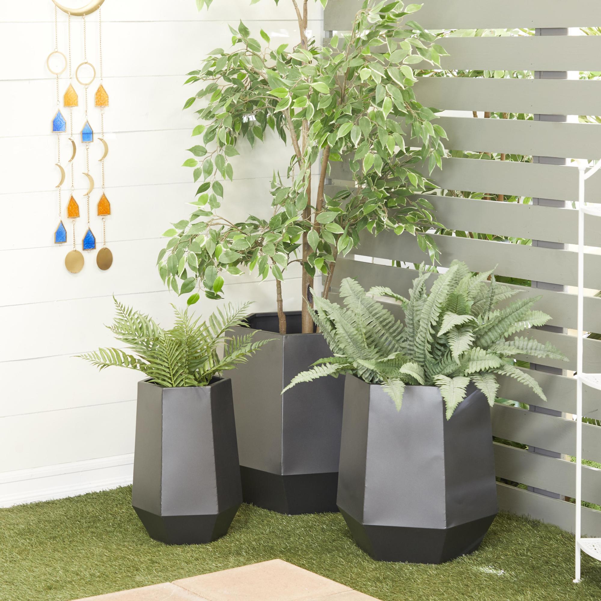 CosmoLiving by Cosmopolitan Set of 3 Metal Indoor Outdoor Planter