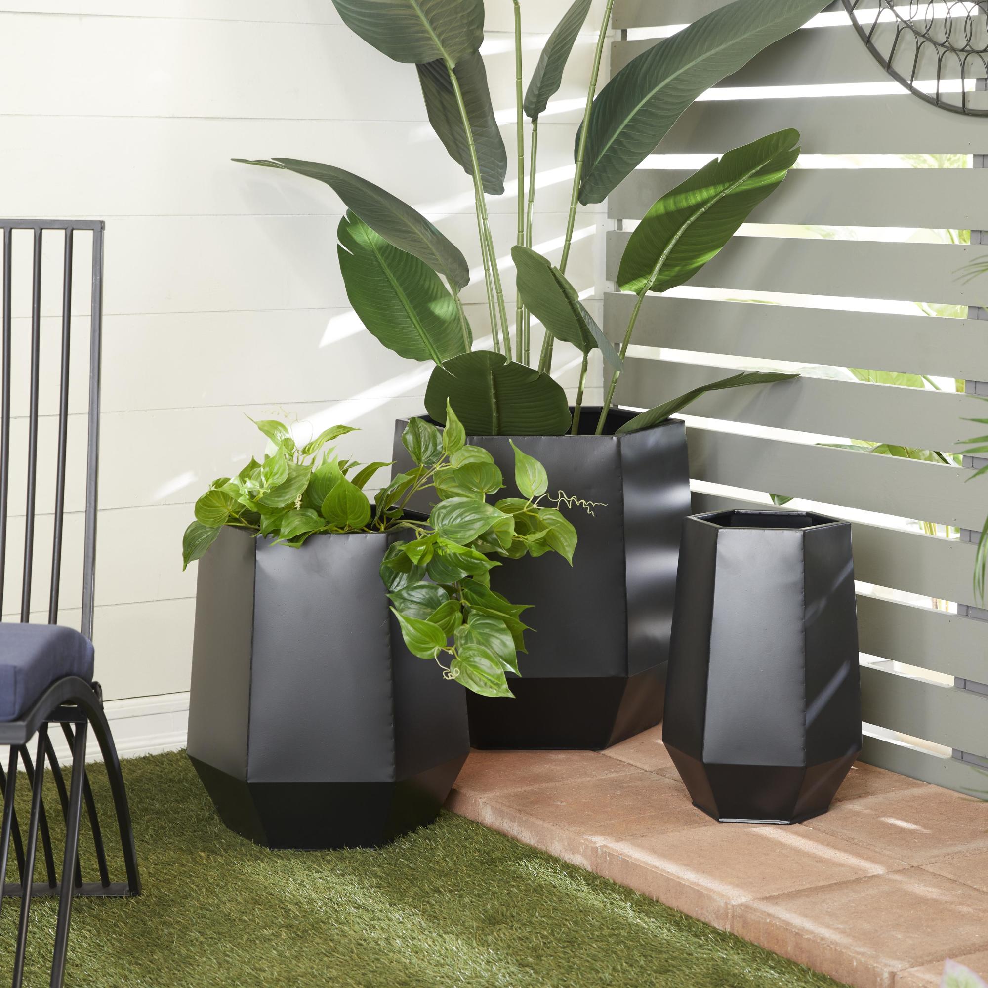 CosmoLiving by Cosmopolitan Set of 3 Metal Indoor Outdoor Planter
