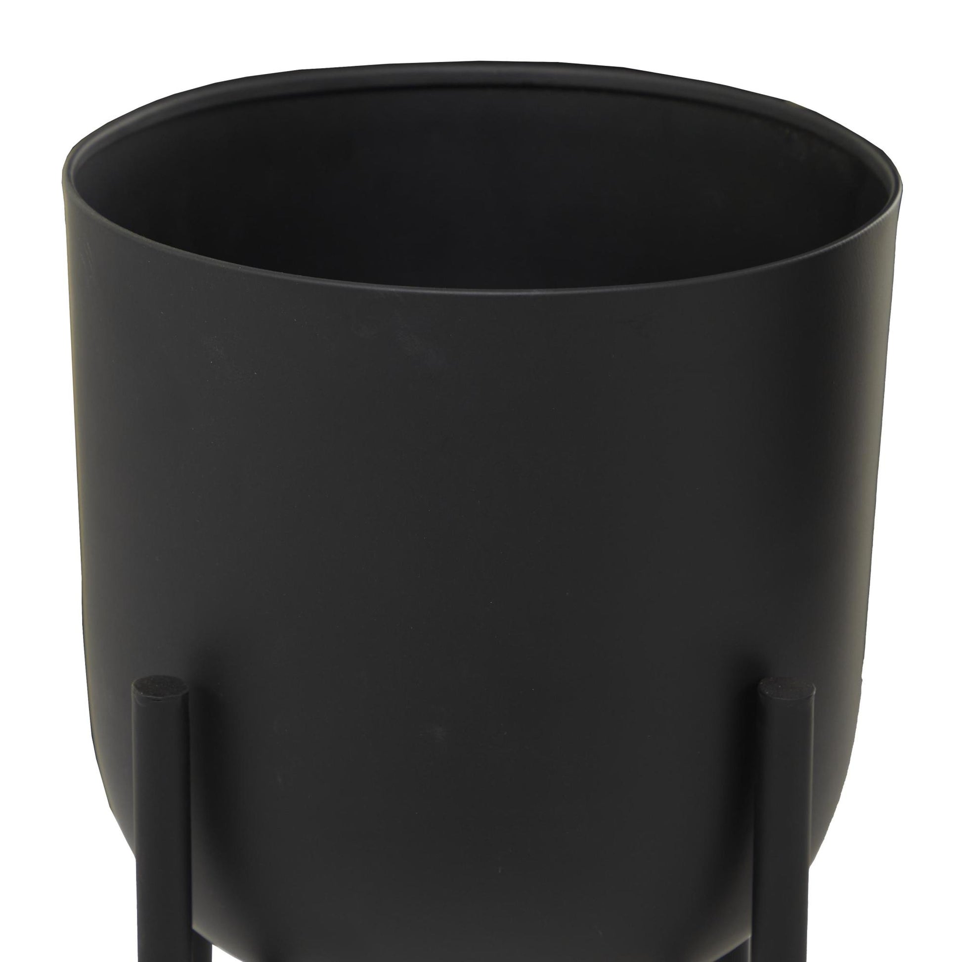 CosmoLiving by Cosmopolitan Set of 2 Black Metal Indoor Outdoor Planter with Removable Stand