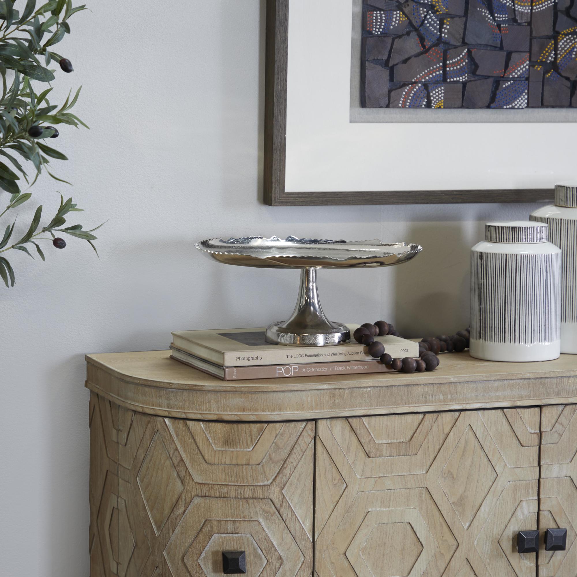 CosmoLiving by Cosmopolitan Silver Aluminum Metal Scalloped Pedestal Decorative Cake Stand with Abstract Cutout Edge