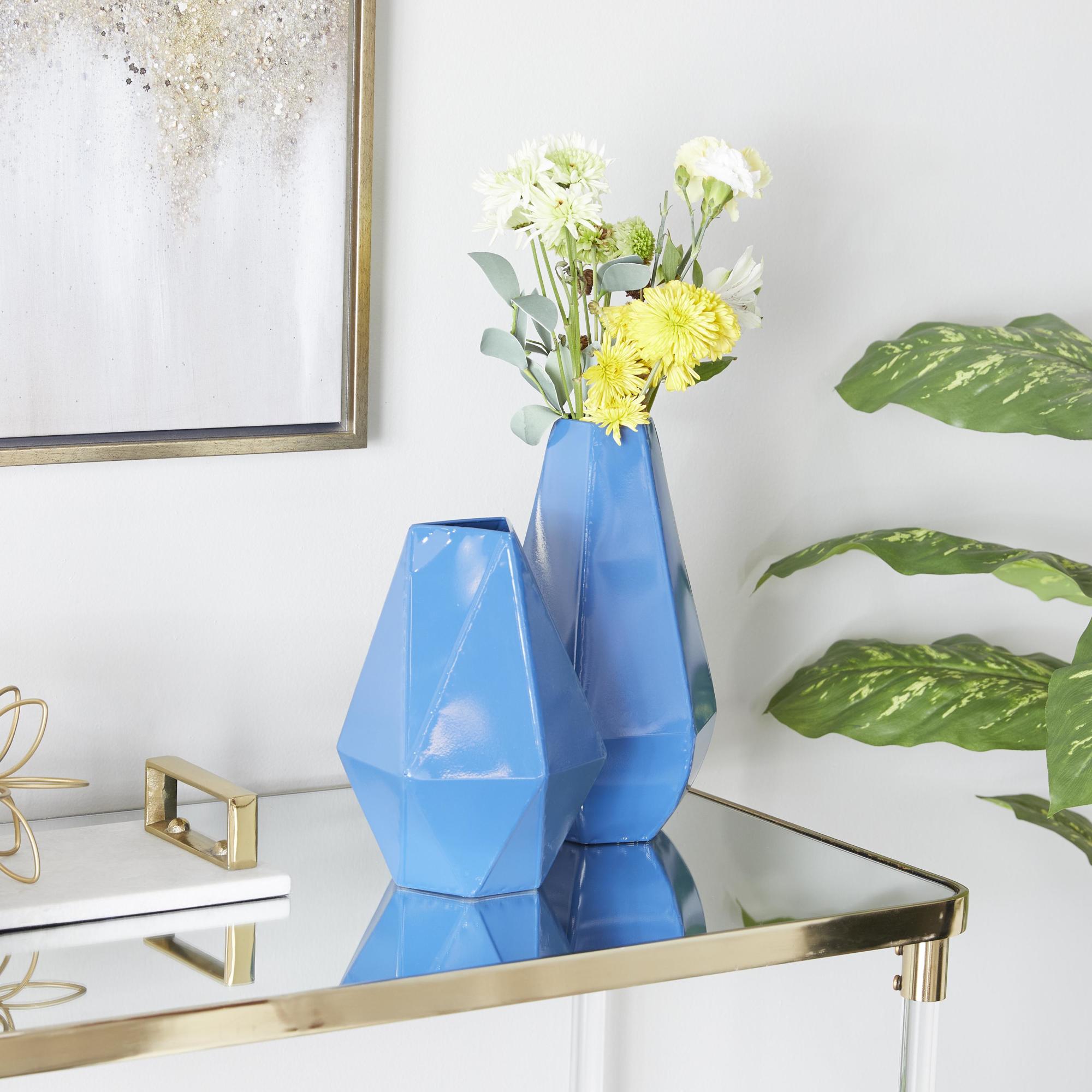 CosmoLiving by Cosmopolitan Set of 2 Geometric Metal Decorative Vase