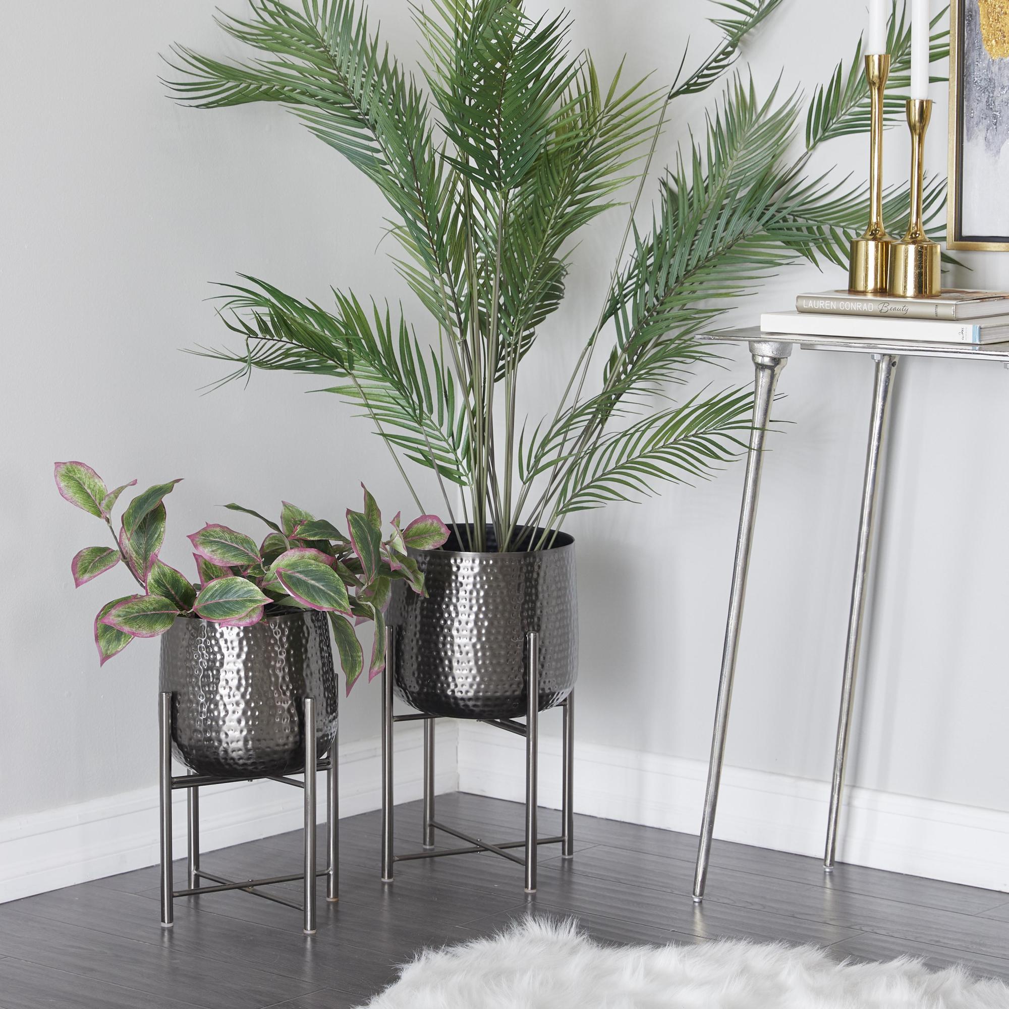CosmoLiving by Cosmopolitan Set of 2 Metal Hammered Indoor Outdoor Planter with Removable Stand