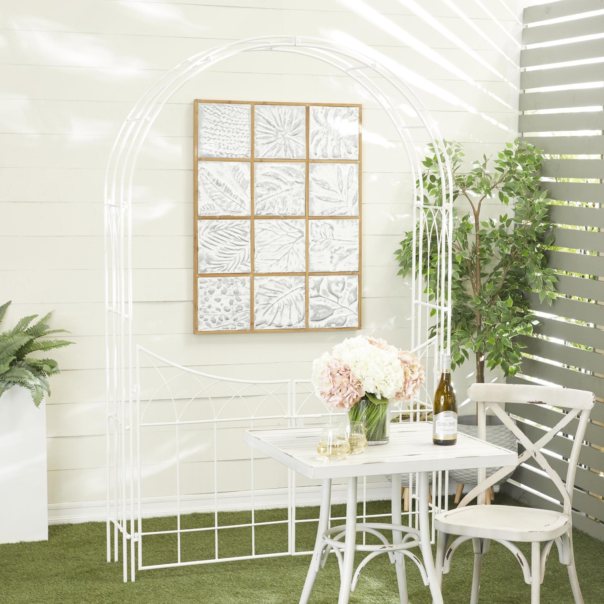 Metal Indoor Outdoor Arched Gate Indoor Outdoor Garden Arbor with Lattice Work Sides