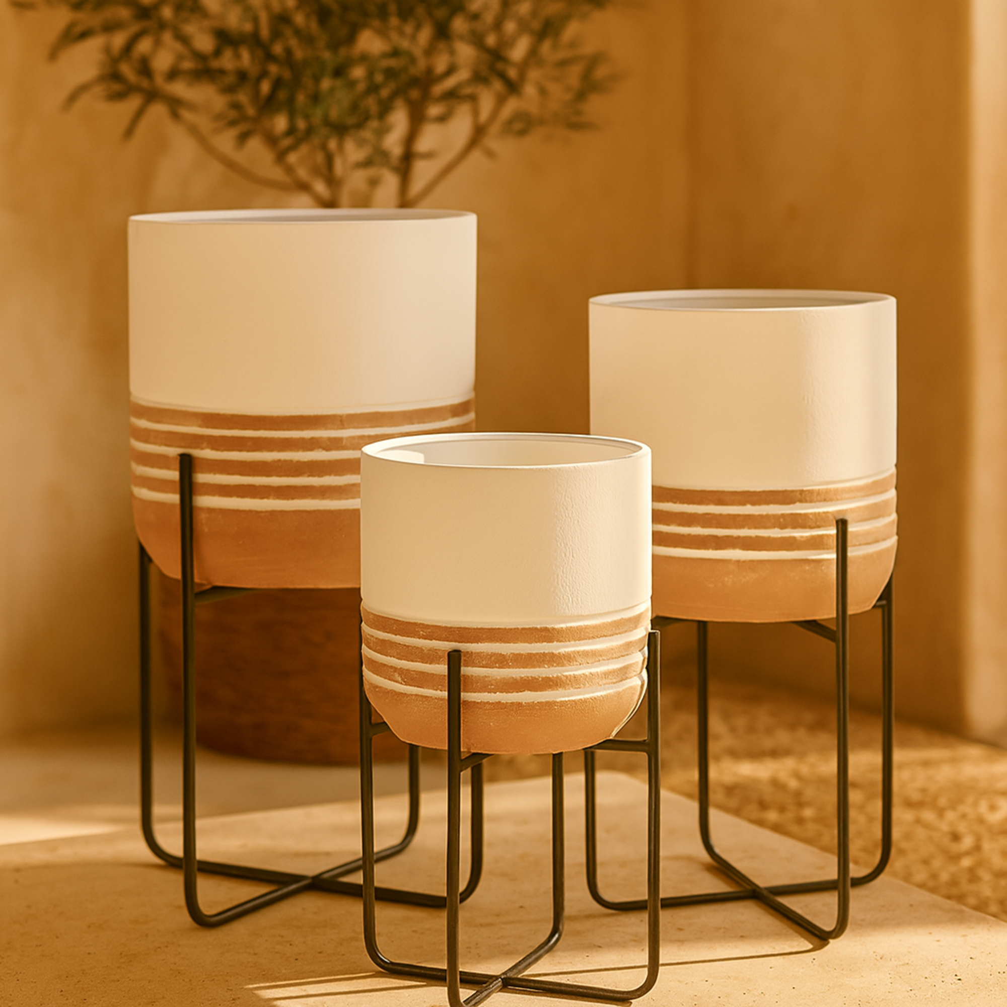 Set of 3 White Metal Indoor Outdoor Planter with Removable Stand