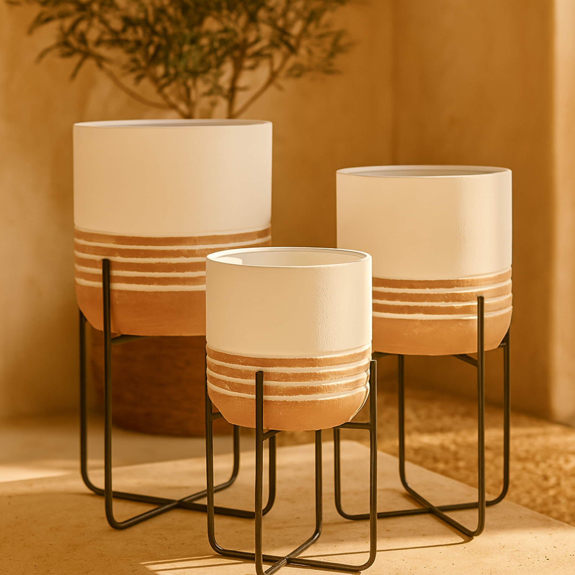 Set of 3 White Metal Indoor Outdoor Planter with Removable Stand