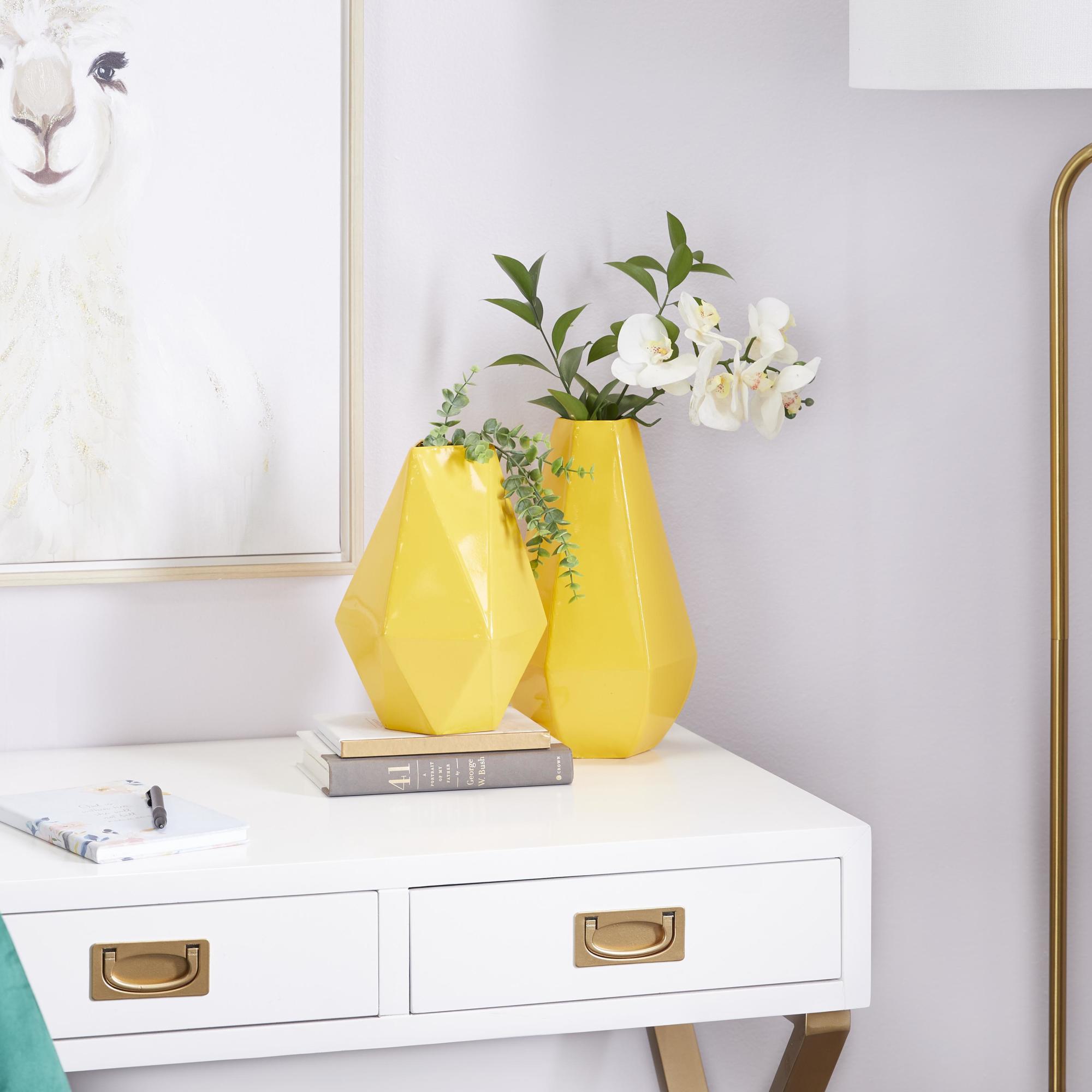 CosmoLiving by Cosmopolitan Set of 2 Geometric Metal Decorative Vase